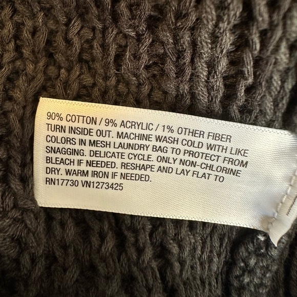 NWT Universal Thread Crochet Knit Open Work Sweater Vest Black Size X-Small - Picture 8 of 11